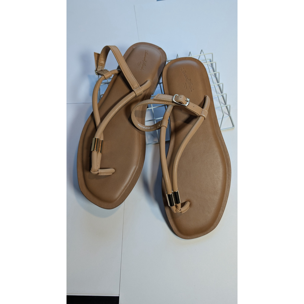 NWOT Women's Universal Thread Sandals Size 9.5 Tan
